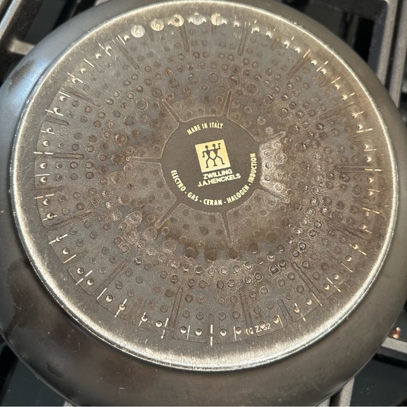 ZWILLING Madura Plus 10-inch Non-stick Aluminum Fry Pan - Picture 5 of 6